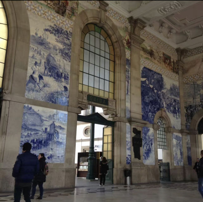 Porto, サンベント駅。<br />美しい駅舎をしばし鑑賞。