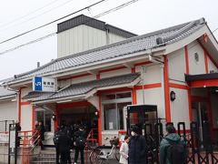 旅の始まりは、JR稲荷駅から。
駅の目の前が、もう神社の参道！
もしかしたらここは、駅から一番近い神社かもしれない。