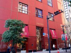 資生堂パーラーの角を曲がり