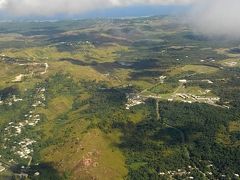 離陸から３時間と少しで眼下にグアムの地を見ることができました。