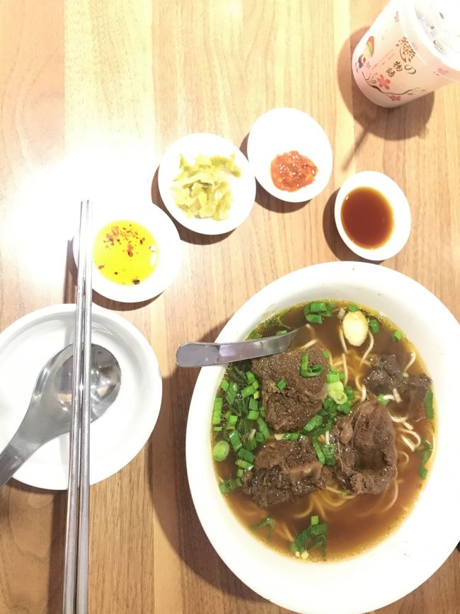 市内に来て、またまた麺類！ニューロン麺！