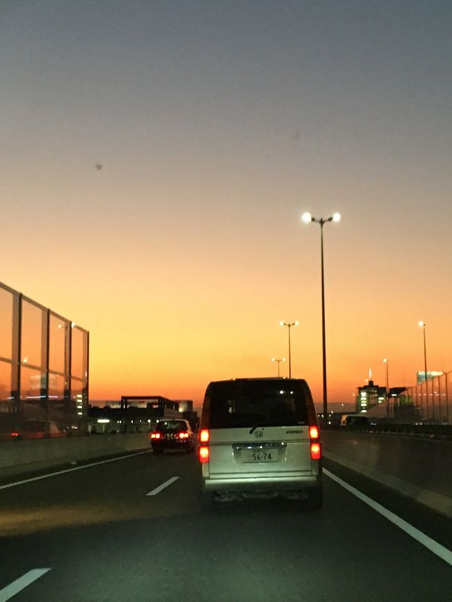 2019年12月14日(土)<br /><br />前日はいつものようにバタバタ、少し仮眠を取って4時にはモゾモゾと動き出し、いつものように車で空港へ。<br />朝日が目に染みる(＞＜)