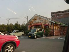 っと、すぐ近くに「さわやか」とクリソツな店舗をみたような・・・・・。
取り敢えず、行ってみよ！

コメダ珈琲だったか。

我が家の全員、未だに未経験だったから、丁度良かった。
全員「来てみたかったんだよね～♪」

それにしても、東海地方の方は山小屋風の建物が好き？なの？