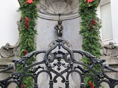 Manneken Pis.（小便小僧）

な・な・何と絶対に聖ニコラウスかサンタクロースの衣装を着ていると思っていただけに「残念！」に昇格！！何も着ていなかった。