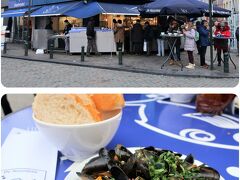 Noordzee Mer du Nord（ノールドゼー メール ド ノール）

超おススメ！魚屋直営の立ち飲み居酒屋バル。BSの「迷宮グルメ異郷の駅前食堂」で以前に取り上げられたお店。

店員さんがとてもフレンドリー（厨房側に呼ばれ2ショット撮りました 笑）！そして、絶品の料理が食べられます。このムール貝で7ユーロ。下手なレストランより断然美味しいです。

注文をする際に名前を聞かれます。そして料理が出来上がると名前が呼ばれます！冬は、魚介スープが人気のようでした。