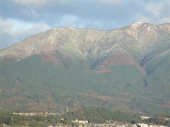 琵琶湖マリオットホテルからの眺望
うっすらと雪化粧の比良山（武奈ケ岳）
