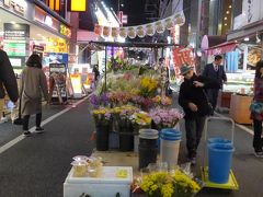 西新商店街のリヤカー部隊は花屋さんだけがまだ営業をしていました