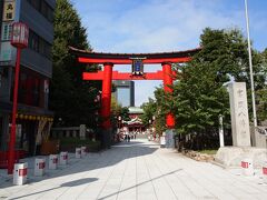 13：49　富岡八幡宮
永代通りに建つ大鳥居

創建は1627年（徳川家光の時代）菅原道真の末裔という長盛法印が神託によって、永代島（小さな島だった）に創祀したのが始まりで、永代嶋八幡宮とよばれ、砂州を埋め立てて、6万坪の社有地があった。当時は永代寺という別当があり、そっちの方が大地主だったようですが。