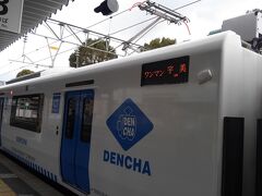 9:20に香椎駅に到着すると直ぐに宇美行に接続しますが、丁度貨物列車が来るので撮影しようと駅近くの撮影ポイントに向かいます。
しかし、この日は貨物列車にダイヤ乱れが生じており、時刻通りにやってこないという結果になってしまいました。
うーんわざわざ寒い中やってきたのにです・・・

福岡にやってくる貨物列車ははるばる本州、列車によっては北海道から延々と走って来るので途中で事故などがあると遅れて、酷いと24時間遅れて翌日のダイヤに載せて「定時」運転させることも珍しくもありません。

まあ、良くあることだ言い聞かせて香椎駅から10:13発の宇美行に乗り込むと列車はパンタグラフを上げて充電中でした。ここで充電してあとはバッテーリーの電気を使って走ると言うことです。

なので運転士は「電車」の免許なんですよね。こういうところでもコスト削減につながりますから今後は増えていくでしょうね。