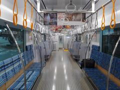 荷物をコインロッカーに預けてラッシュ時の博多駅から8:14発の門司行の普通列車に乗車して香椎駅でスグに接続で西戸崎行に乗り換えます。

JR香椎線は今年から「デンチャ」と呼ばれるJR九州BEC819系電車が使用されています。この電車は蓄電池に貯めた電気で非電化区間を走ると言う蓄電車となっていて、旧来の気動車を一掃してしまいました。

個人的にはキハ40系列でローカル線の旅をしたかったですね。