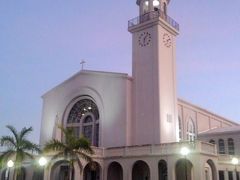 グアムで一番古く歴史のある教会として知られている『聖母マリア大聖堂』。
中に入ることはできませんでしたが、厳かな佇まいに圧倒されました。