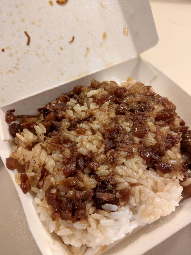 黄記魯肉飯でテイクアウト