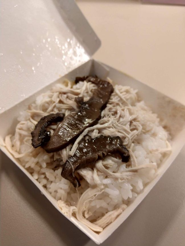 黄記魯肉飯でテイクアウト