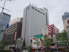 大阪駅から徒歩で東梅田方面へ。
とりあえず今日の宿、OSホテルチェックインです。
お初天神商店街の近くなので食事には困りません。