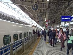 翌朝岡山経由で高松へ向かうため新大阪から新幹線に乗ります。