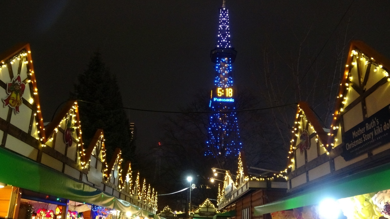 　ミュンヘンクリスマス市　大通公園の風景です。さっぽろクリスマス市はドイツ一色！ドイツのメルヘンな雰囲気が表現されてます。クリスマス雰囲気もアゲアゲ↑↑です。