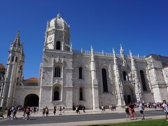 5日目午後、やっと首都リスボンに到着です。昼食後ジェロニモス修道院から観光です。観光客が多いので写真は後にしてとりあえず並んで下さいといわれ、これは観光後に撮った写真です。右手に見える列が入場を待つ列です。