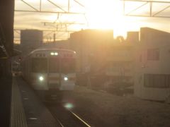 この前はこんなに朝日が輝いてなかったけど､電車も
https://4travel.jp/travelogue/11548292
の時と同じ7:23発の沼津行の電車
