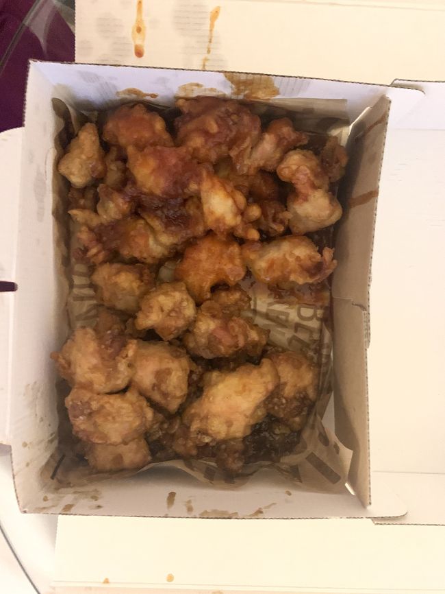 2種類のチキンのセット19,800ウォンか29,800ウォンだった。