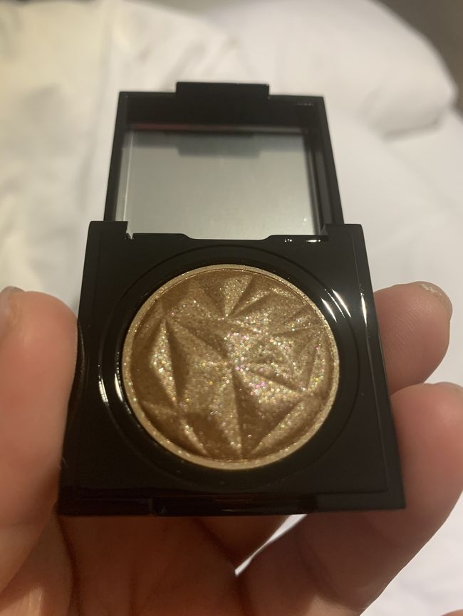 クリオのアイシャドウは17コッパー。<br />普段使いにしやすそうなブラウンです。