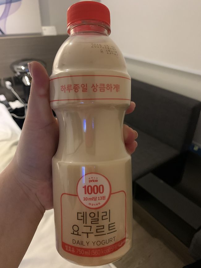 2日目。<br />ゆっくり起きて、11時過ぎにソウル駅のロッテマートへ。<br />韓国のり、キムチなどを大量買い。<br />写真のヤクルトはビックサイズで750ml 1,000ウォン！
