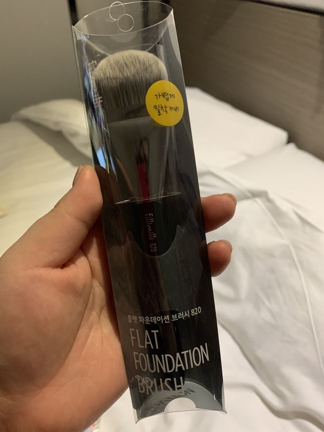 明洞駅からソウル駅、1号線で永登浦駅へ。<br />永登浦駅内のOlive Youngに閉店10分前に入店。<br />YoutuberのAちゃんが紹介していたブラシを10,000ウォンで購入。<br />東大門、明洞のOlive Youngではブラシ系が売り切れが多かったです。<br /><br />ホテルに帰り、パッキングをして就寝。<br />2日目終了