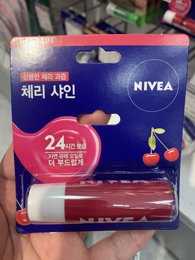 母に頼まれたリップ。<br />日本には売ってないのかな？