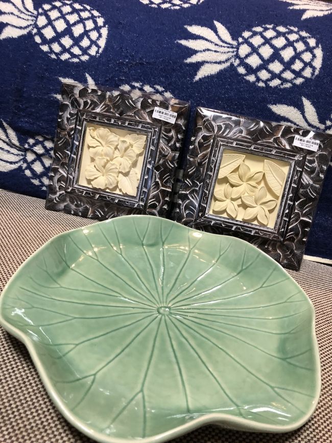 近所で買ったジェンガラ皿とディスプレイしてます。バリ島かなりハマりました。必ずまた行きたいです！