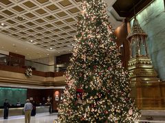 夕方の渋滞もあってホテルまで１時間以上かかりました。

シェラトンのロビーはこんな感じで広々として素敵です。