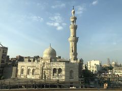 立派なモスク
ハン　ハリーリバザール散策

ここでバラマキのお土産買いました。
ガイドさんが言い値の半額が相場と言ってきたので、半額が近くで購入しました！
