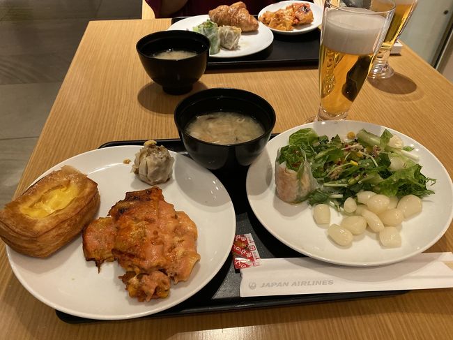 機内食が美味しくないのでここでお腹いっぱいにして搭乗ですよ！生ビール美味しい。