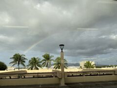 2日目、朝からハワイ。
到着したら虹が出てました。
到着を虹が歓迎してくれたみたいです。
うれしいことです。