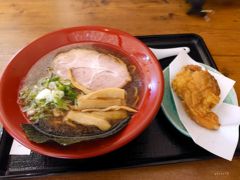 「初代」の醤油ラーメンとザンギ