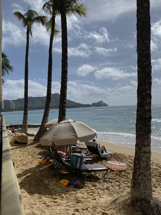 砂浜が短くてビーチでゴロッとできる場所がありません。<br />立地は抜群だからここは我慢。