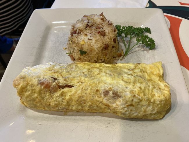 オムレツとフライドライス(チャーハン)<br />コンビーフが入ったオムレツにしましたが、友達はコンビーフが苦手だったらしい。オムレツはメニューにないけどブロッコリーが私は好きです。<br />チャーハンにしないとハッシュドポテトになります。<br />黙っていると一日中ポテトばかり食べることになりますよ。