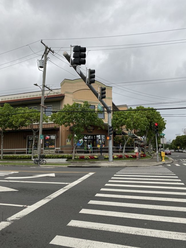 ブーツ&amp;キモズに8時オープンに合わせて行きました。<br />混雑はしていますが並ぶことはありません。<br />早めに到着してTargetで買い物して、前日の夕食も早めに取っていたのでいつでも食べれます。