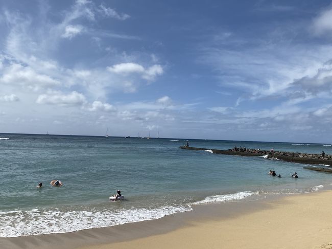 最初は少し冷たいけど、海に入ることは出来ました。<br />上がると寒い。<br />天気と気温は選べないのでお天気なだけ良しです。