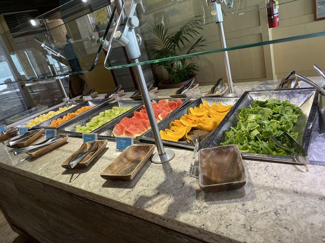 5日目、The Reef Bar＆Market Grill<br />ホテルのレストランで朝食。<br />JAROAROの特典でした。<br />ボエジャー47をもっと豪華にした感じでした。