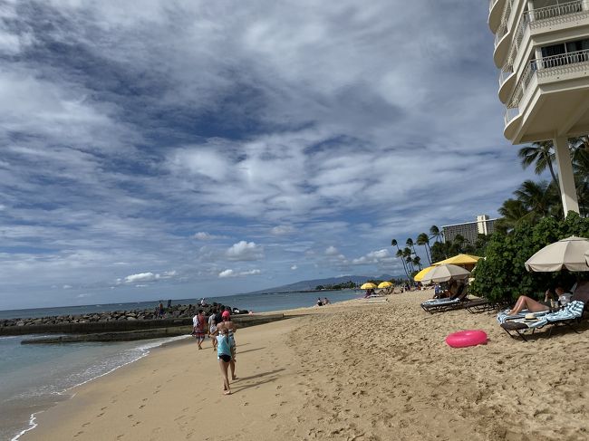 アラモアナで友人がビックアイランドキャンディーズで試食してくると行ったまま戻ってこない！寒くて待っていられないので携帯にメッセージを入れホテルに一人帰って着ました。<br />彼女は戻ってくるのにザバスに乗り迷ったらしくホノルル動物園まで行ったそうです。足に豆を作って戻ってきました。<br />トロリーで2個目、バスに乗っても同じ、３度目のハワイだから大丈夫と思ったら以外にもダメでした。<br />電話を使う、タクシーに乗るとか千円程度でできたはずなのになぁ～。<br />彼女は私から離れないのが改善点と言ってました。