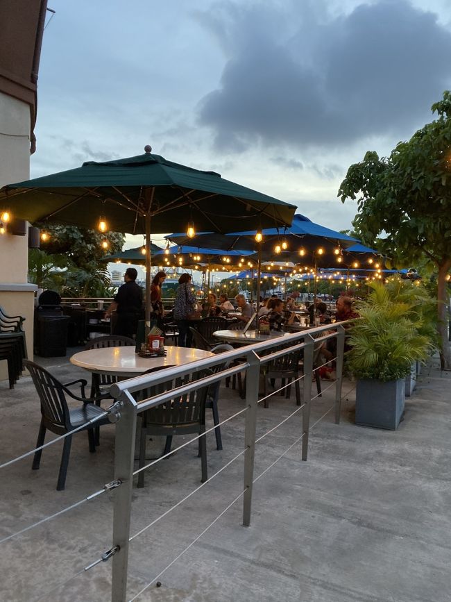 帰る時には日が暮れて良い感じになってました。<br />ワインが失敗、酔いが回って眠くなってしまった。<br />今度来る時は、フィッシュマーケットが開いている時間、昼までにきたいと思いました。