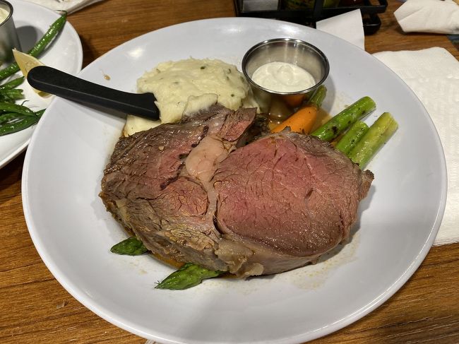 休日限定のステーキ<br />3品は食べ過ぎでした。<br />食べましたが。<br />やはり、フィッシュマーケットなので魚のメニューだけにした方が良いかもしれません。