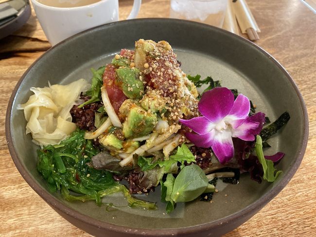 ポキ丼、ここのは一番バランスが良く美味しいと思う。<br />ブラウンライスにしてもらいます。