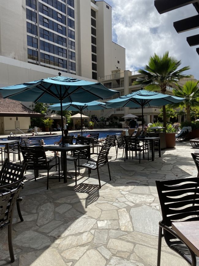 プールサイドのバー