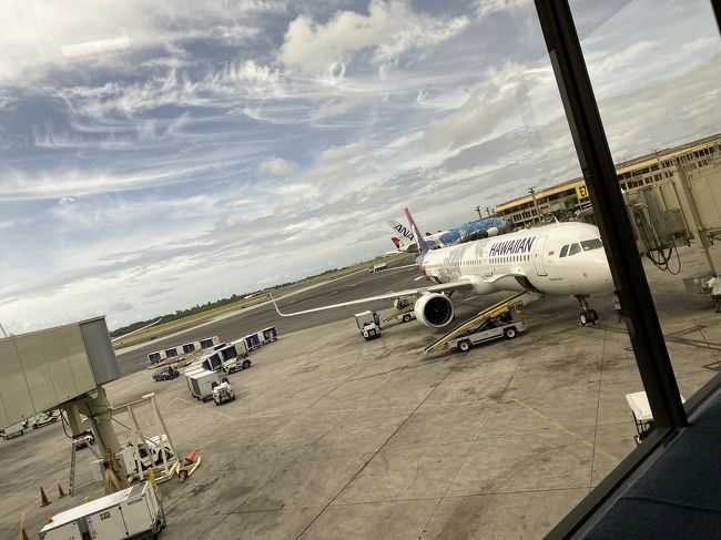 いよいよ搭乗ゲートです。<br />帰りの席は足が投げ出せる席なので楽しみです。