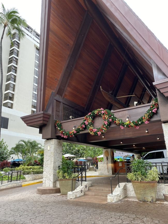 チェックアウト後、ロバーツのバス待ち。