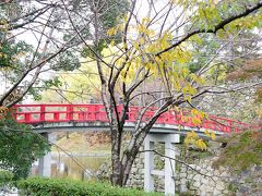 公園内の赤い橋もいい感じ～