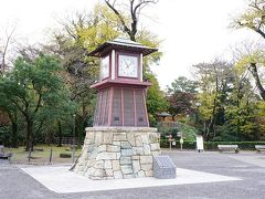 岡崎公園内にはからくり時計があります。