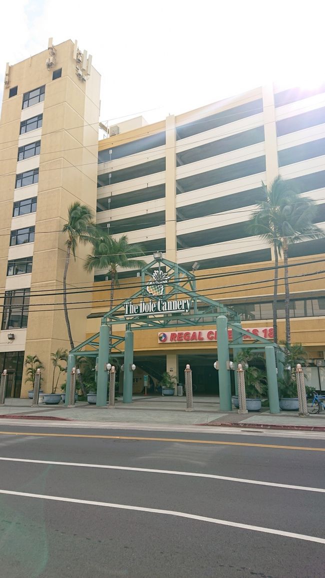 ワイキキから近いコストコのイヴァレイ店に行くにはザ・バスの１９、２０、４２に乗って　ドールキャナリーで降ります。<br />Googleでバスの時間もバス停も調べられます。とても便利でした。