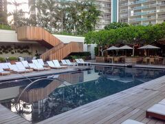 2019/8/10 (金)

朝6時、早く目覚めてしまったのでホテルのプールまで散歩しに来ました。

誰もいない時間帯だったので、独り占めできますね(笑)

今日は遠くに出掛ける予定が無いので、午前中はのんびり過ごします・・・