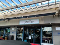 パンケーキ食べたい(笑)、という事で、有名なパンケーキ店「サニーデイズ」にやって来たのですが、

なんと・・・・


臨   時   休   業  ()


パンケーキ食べたかった・・・